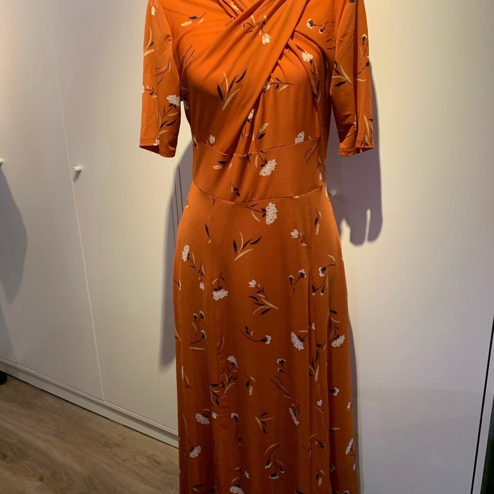 Suzy Shier Orange Floral Midi Dress